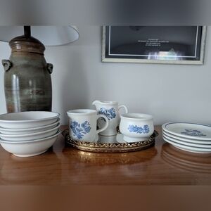 Pfaltzgraff Yorktowne stoneware dinnerware  11 Pieces